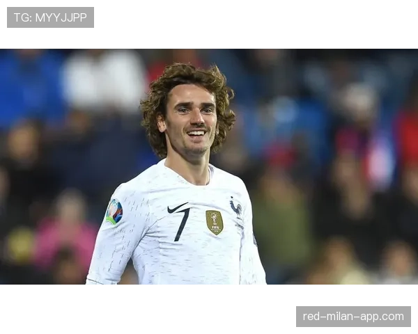 格列兹曼在巴萨体系中的战术适配困境：角色定位与空间利用的结构性冲突