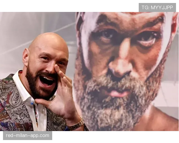 泰森·富里赛后直接躺草地上啃汉堡，这自律人设是不是有点绷不住了？